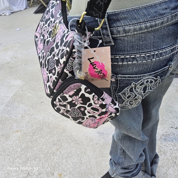 BETSEY JOHNSON LUV BETSEY BLACK/MULTI COLOR CROSSBODY w/WEB STRAP n POUCH - Picture 4 of 7
